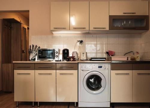 Orczy Forum apartment with free parking