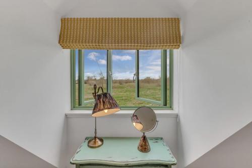 Fotografie z fotogalerie ubytování Hiron's Piece and Honeysuckle Cottage - Hot Tub Packages Available v destinaci Weston Subedge