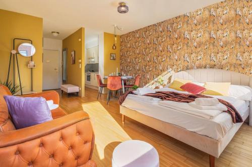 2 separate Full Apartments - 5 BR - Gym - Parking - Rooftop