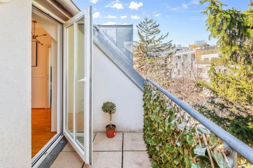 2 separate Full Apartments - 5 BR - Gym - Parking - Rooftop