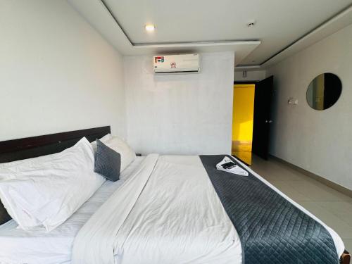 מיטה או מיטות בחדר ב-Wildwings hotel