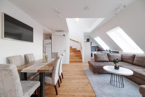 SYMPHONY Apartments 39 - Modern Loft with Terrace and Grill in Central Location