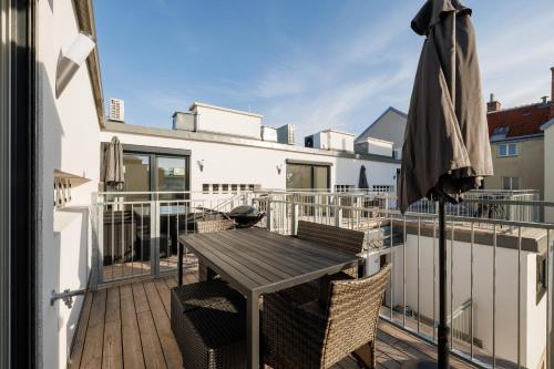 SYMPHONY Apartments 39 - Modern Loft with Terrace and Grill in Central Location