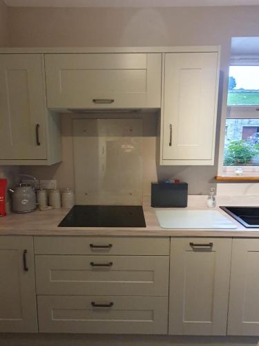 Dapur atau dapur kecil di Old Camms Holiday Cottages