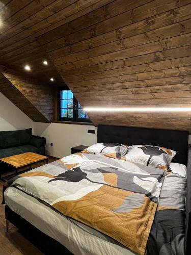 Tempat tidur dalam kamar di Apartmány Vlachovice