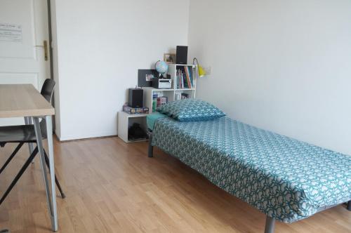chambre privée POUR FEMME UNIQUEMENT dans appartement à partager - spatieux - 15 minutes Paris