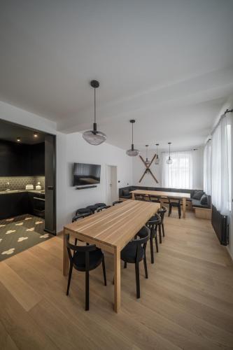 a conference room with a long wooden table and chairs at Stará škola - Alte Schule, Loučná in Jindřichovice