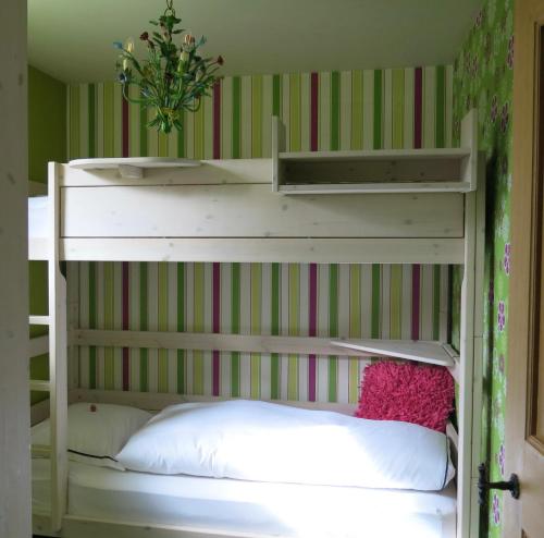 a white bunk bed in a room with green stripes at Hoeve Chartreuse in Bruges