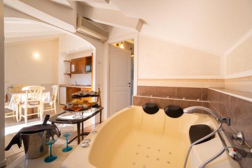 a large bathroom with a tub in a room at Residence Villa il Casale - appartamenti wellness e piscina riscaldata in Tovo San Giacomo