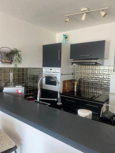 Photo de la galerie de l'établissement 2 pièces cabine vue mer la turbie, à La Turbie