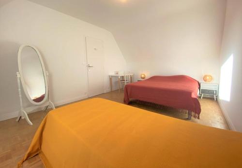 Photo de la galerie de l'établissement Maison avec jardin, WIFI dans un quartier calme au centre de Perros-Guirec - Réf 941, à Perros-Guirec