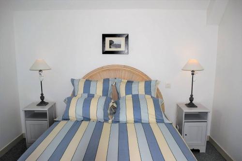 Posteľ alebo postele v izbe v ubytovaní Superbe appartement 3 étoiles à proximité centre et plage à PERROS-GUIREC - Réf 942