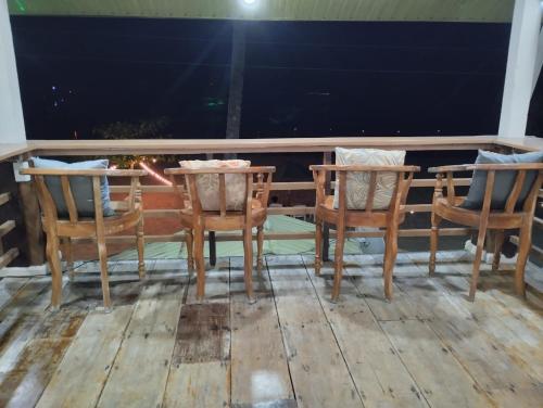 a table and four chairs on a porch at Greenviews Resort & Restaurant Port Barton in San Vicente