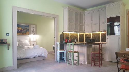 Kuchyň nebo kuchyňský kout v ubytování Mes à Moi in Pezenas - Appartements de charme - Baignoire Balnéo
