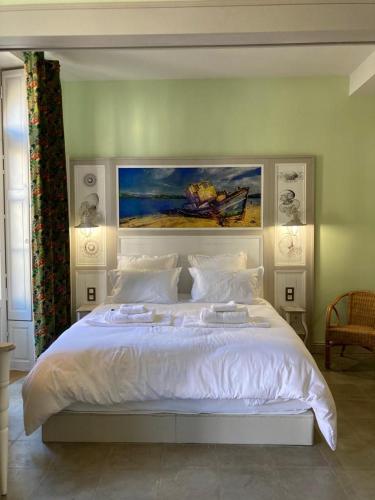 Postel nebo postele na pokoji v ubytování Mes à Moi in Pezenas - Appartements de charme - Baignoire Balnéo