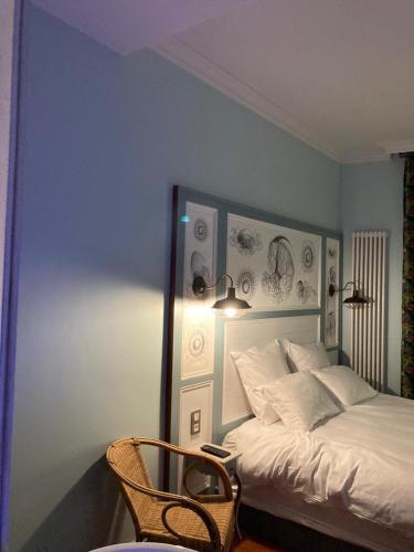 Postel nebo postele na pokoji v ubytování Mes à Moi in Pezenas - Appartements de charme - Baignoire Balnéo