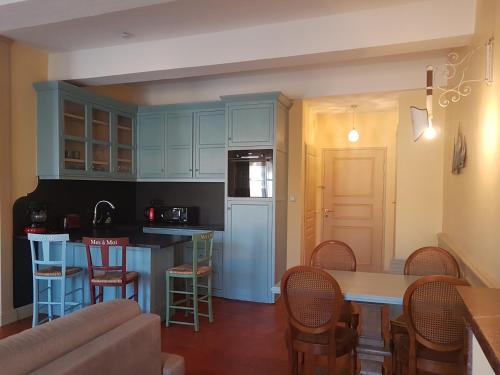 Kuchyň nebo kuchyňský kout v ubytování Mes à Moi in Pezenas - Appartements de charme - Baignoire Balnéo