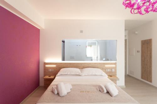 Postel nebo postele na pokoji v ubytování Glorian Hotel