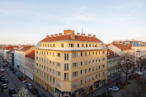 SYMPHONY Apartments 40 - Modern Loft with Terrace and Grill in Central Location