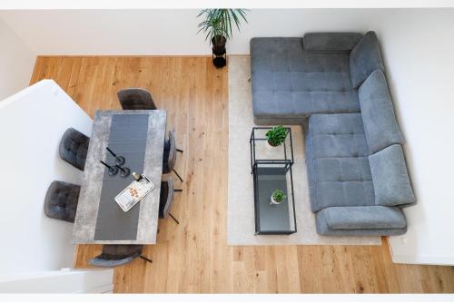 Posezení v ubytování SYMPHONY Apartments 41 - Modern Loft with Terrace and Grill in Central Location