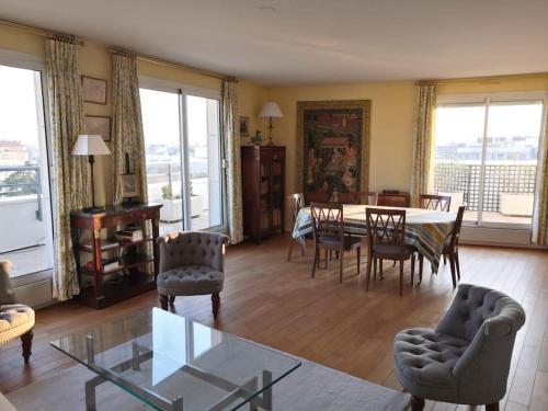 Superb duplex with stunning view of Eiffel Tower