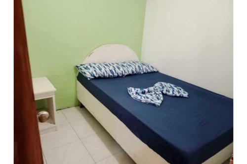 Una cama o camas en una habitación de OYO 1048 Jomckayl Apartelle