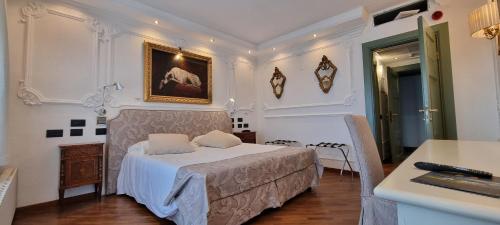 a bedroom with a bed and a desk at Relais I Due Roccoli in Iseo