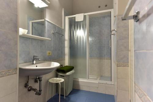 Bilik mandi di Best Rooms Termini