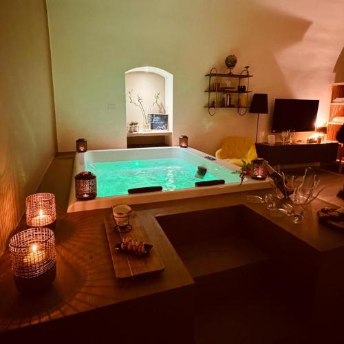 Bazén v ubytování Muralta Suite & Luxury Rooms nebo v jeho okolí