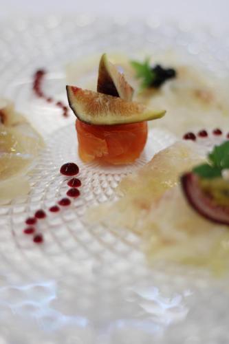 ホテルの敷地内または近くでの食事または食べ物