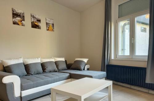 a living room with a couch and a table at Gare 173A Bruxelles-Charleroi-airport in Charleroi
