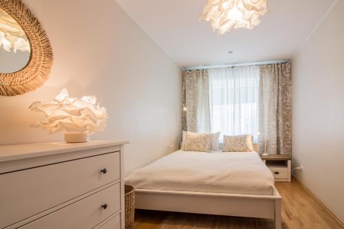 a bedroom with a bed and a window at Tiigi 8 Cozy Apartment in Tartu