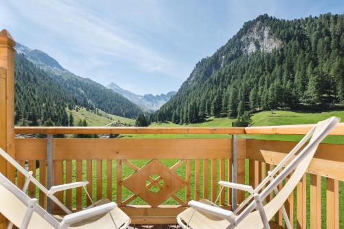 En balkon eller terrasse på Chasa Castello relax & spa