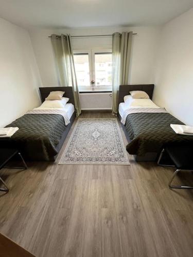 Giường trong phòng chung tại Familienwohnung nähe Europapark, Messe, Gifiz See