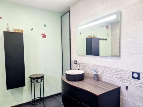 Φωτογραφία από το άλμπουμ του Villa Coquelicot YourHostHelper σε Couville