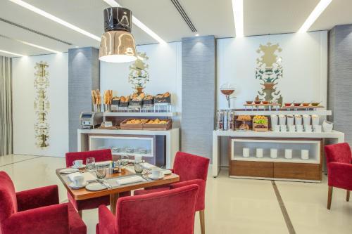 Jídlo v hotelu nebo okolí