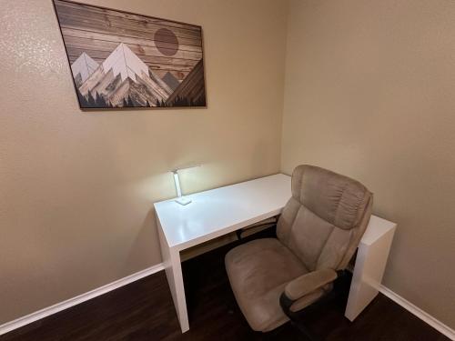a white desk with a chair and a lamp at Sunset Zen Space in Killeen