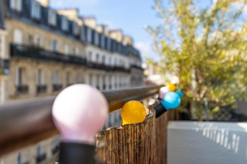 a wooden fence with colorful knobs on it at Chambre d'Amis - Chambres d'Hôtes-B&B-Guest House in Paris