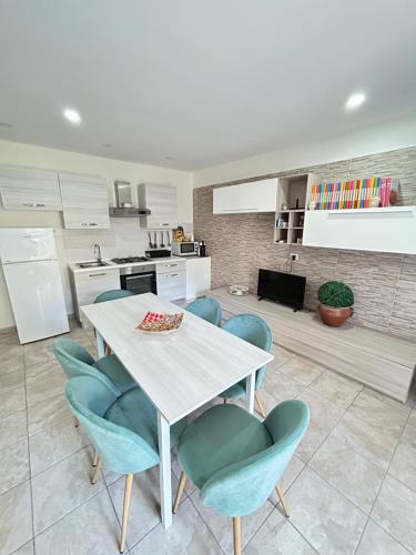 Una cocina o cocineta en Taormina Stone Home