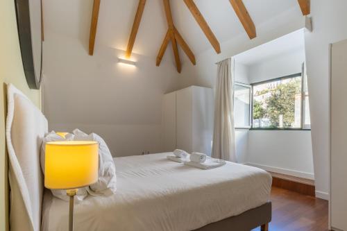 King bed suite, loft with 3WC, AC & self-check-in.