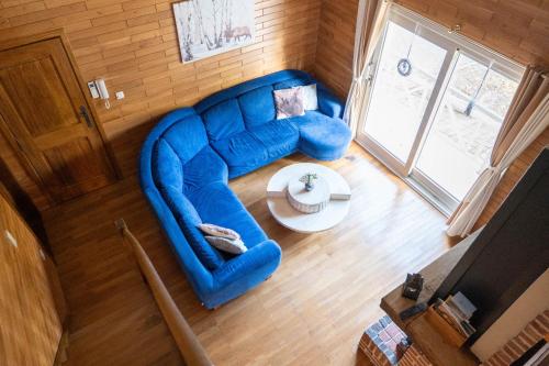 an overhead view of a blue couch in a living room at Le Colibri spa jacuzzi in Durbuy