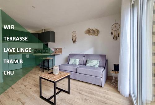 Studio Terrasse wifi parking à 50m du Tram B