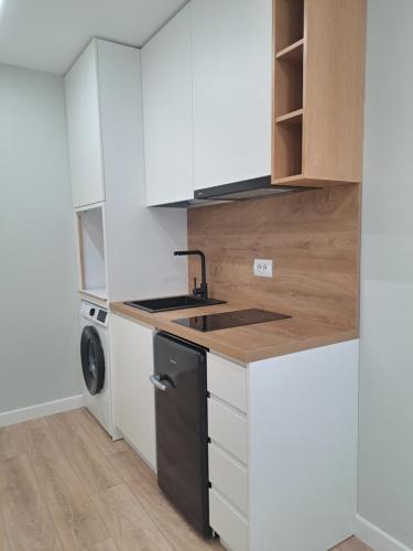 Comfy Studio in Tirana廚房或簡易廚房