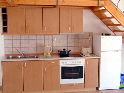 Lakis Apartments