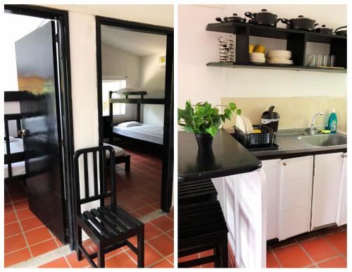uma cozinha com um balcão preto e uma cadeira preta em Apartamentos Sol de Coveñas em Coveñas