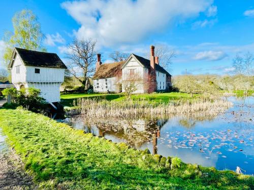 a couple of houses and a pond with ducks at Log Burner and Beamed Ceilings-2 Bed Cottage Crumpelbury and Whitbourne Hall less than a 4 minute drive Dog walking trails and local pub within walking distance and a 30 minute drive to the Malvern Hills in Worcester