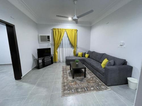 a living room with a couch and a tv at Jabal Al Nour Apartment in Makkah