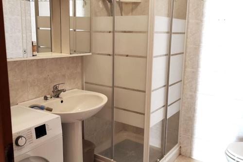 a bathroom with a sink and a shower at Confortevole Villino a San Felice Circeo in San Felice Circeo