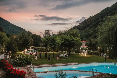 a group of people standing around a swimming pool at Hotel Catalunya Park in Ribes de Freser