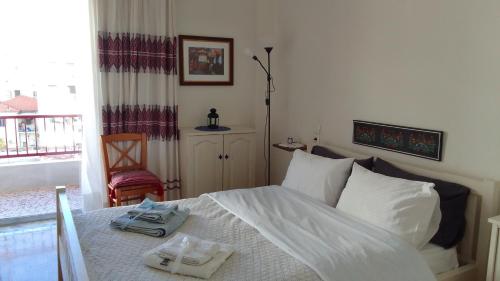 a bedroom with a bed with two towels on it at Nostos-Δωρεάν κλειστός χώρος στάθμευσης in Volos